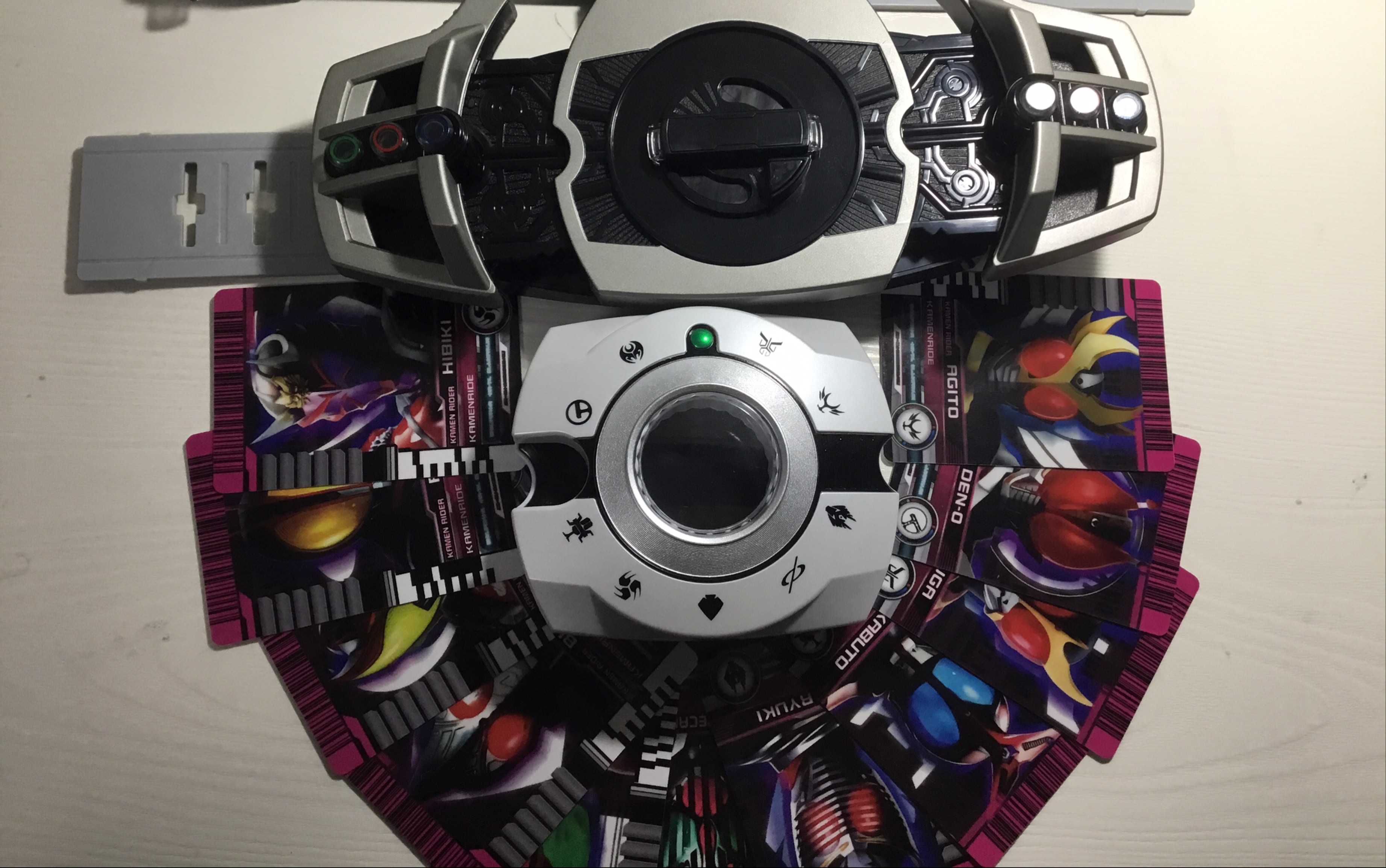 开箱测评假面骑士帝骑腰带音效为基础变身最终击杀变形卡彩蛋帝骑激情