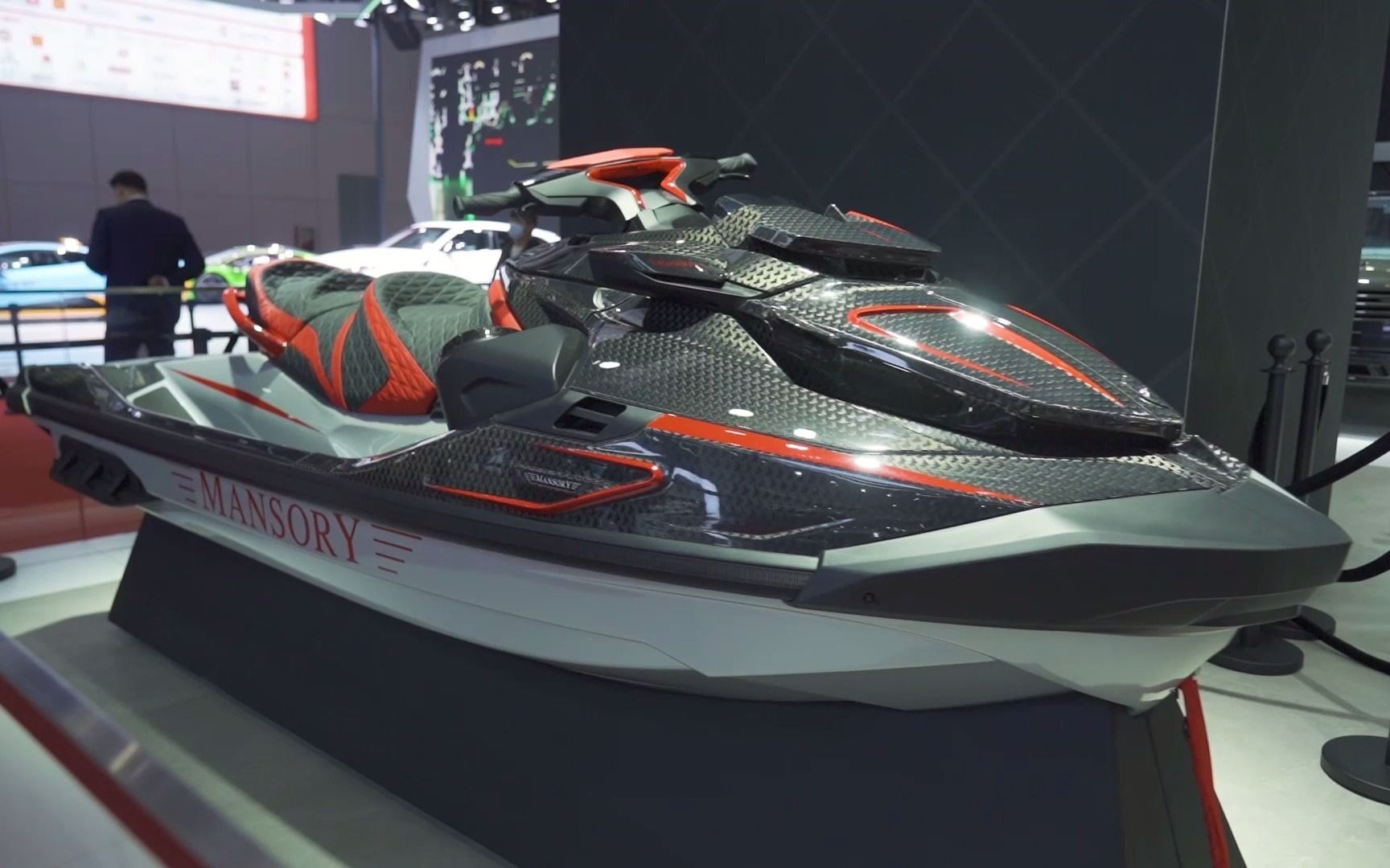 水中跑车,碳纤维摩托艇black marlin"黑枪鱼"