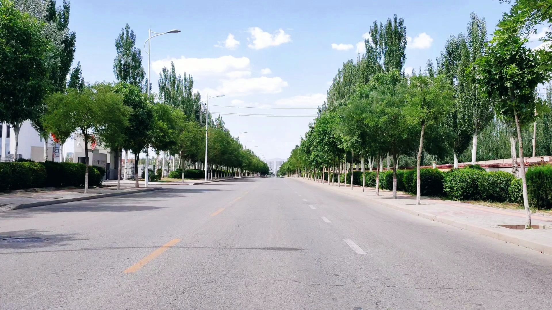 实拍内蒙古包头市青山区曙光路继续骑行看四线城市城市街道风景
