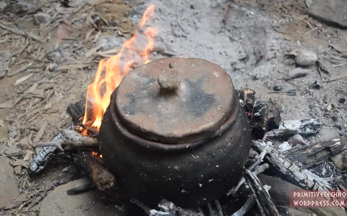 [图]澳洲小哥更新啦。开始做锅啦！Primitive Technology3A Pottery and Stove