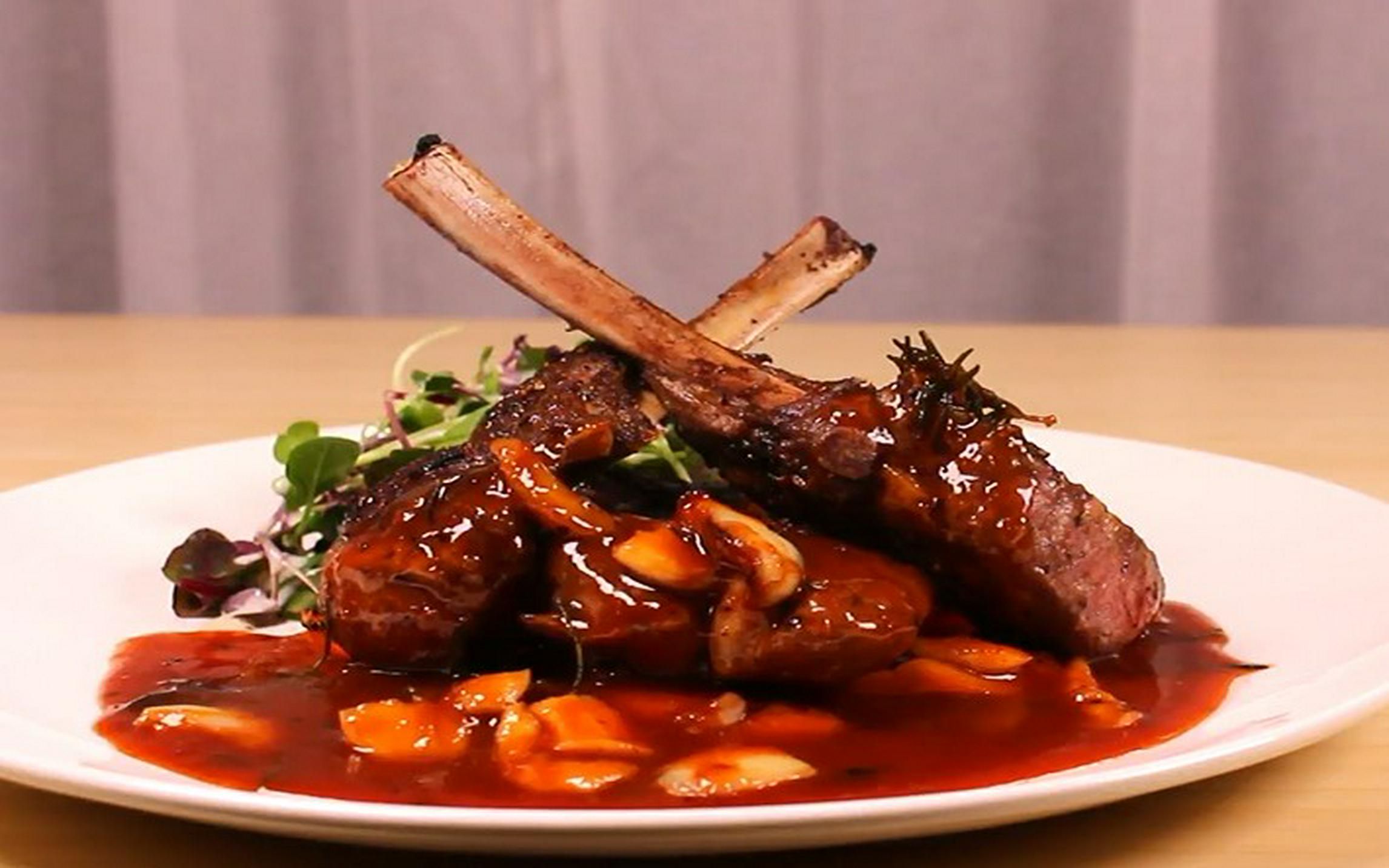 烤羊排涂上烧烤酱,这样做出来既好吃,又简单!_哔哩哔哩_bilibili