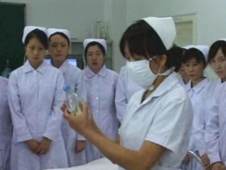 网友再次投稿——纱布口罩护士