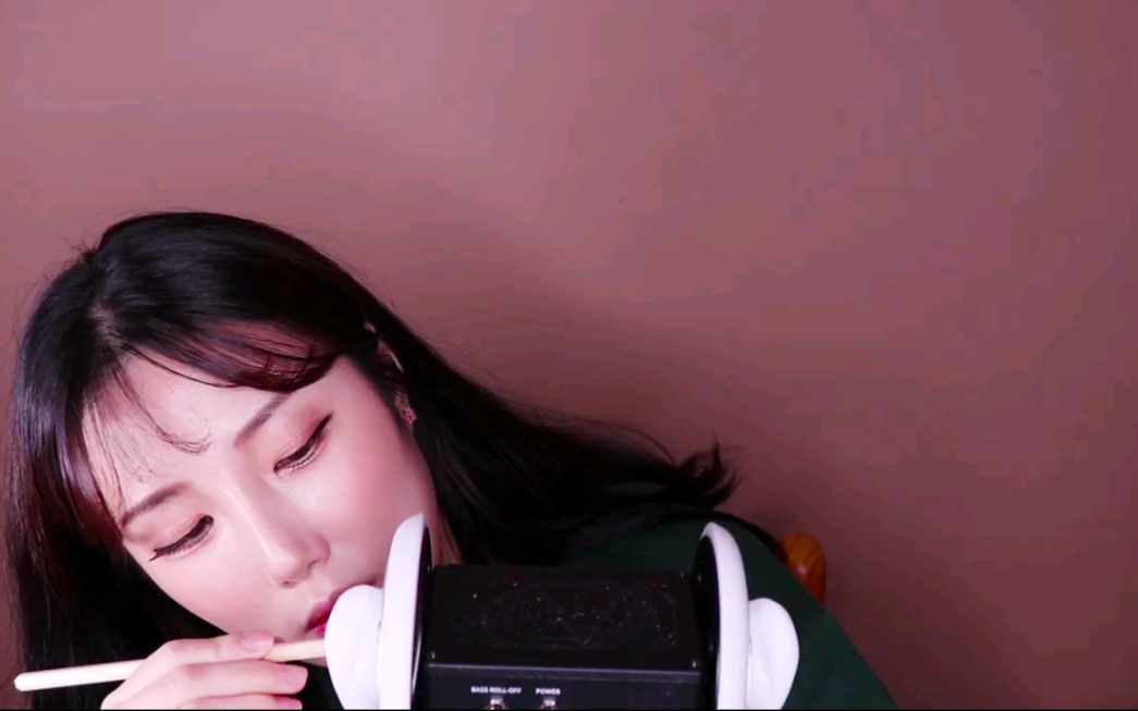 韩国小姐姐bambi助眠,敲击音,触发音,对耳边吹气,削铅笔超爽!