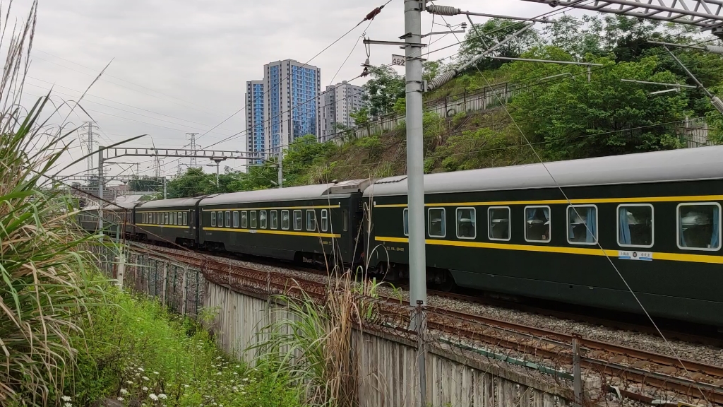 z257通過金渝大道跨線橋,重慶北站接近