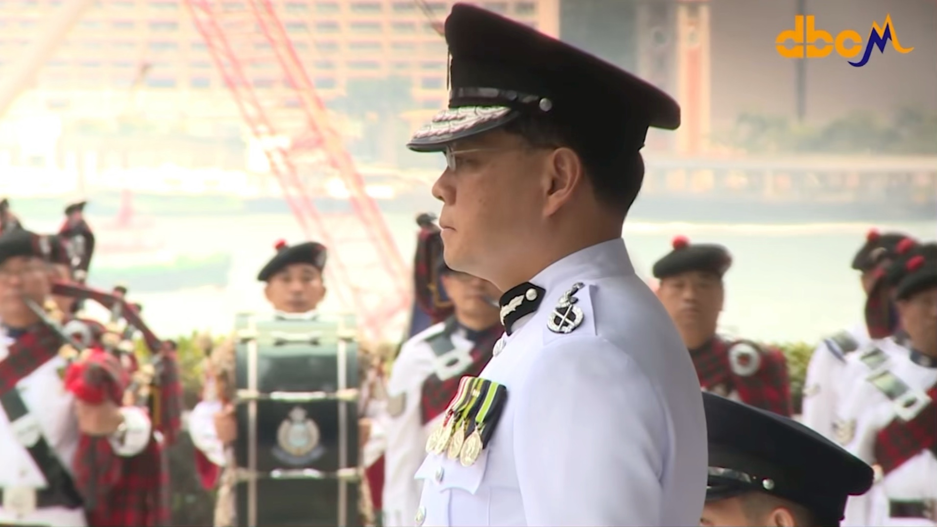 香港警务处处长曾伟雄退休典礼(现任国家禁毒委副主任),大英殖民地长期服务勋章、特区长期服务勋章、卓越勋章获得者2015年5月4日.续任是卢伟聪...