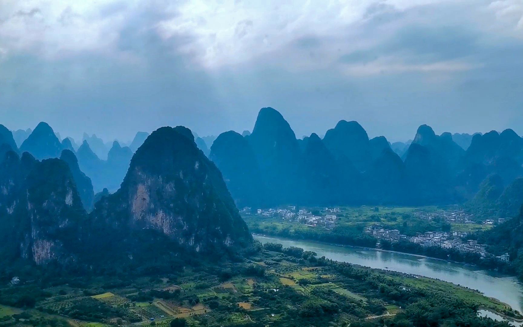 爬老寨山全程实录,正所谓无限风光在险峰,最美的风景也在最后!哔哩哔哩bilibili