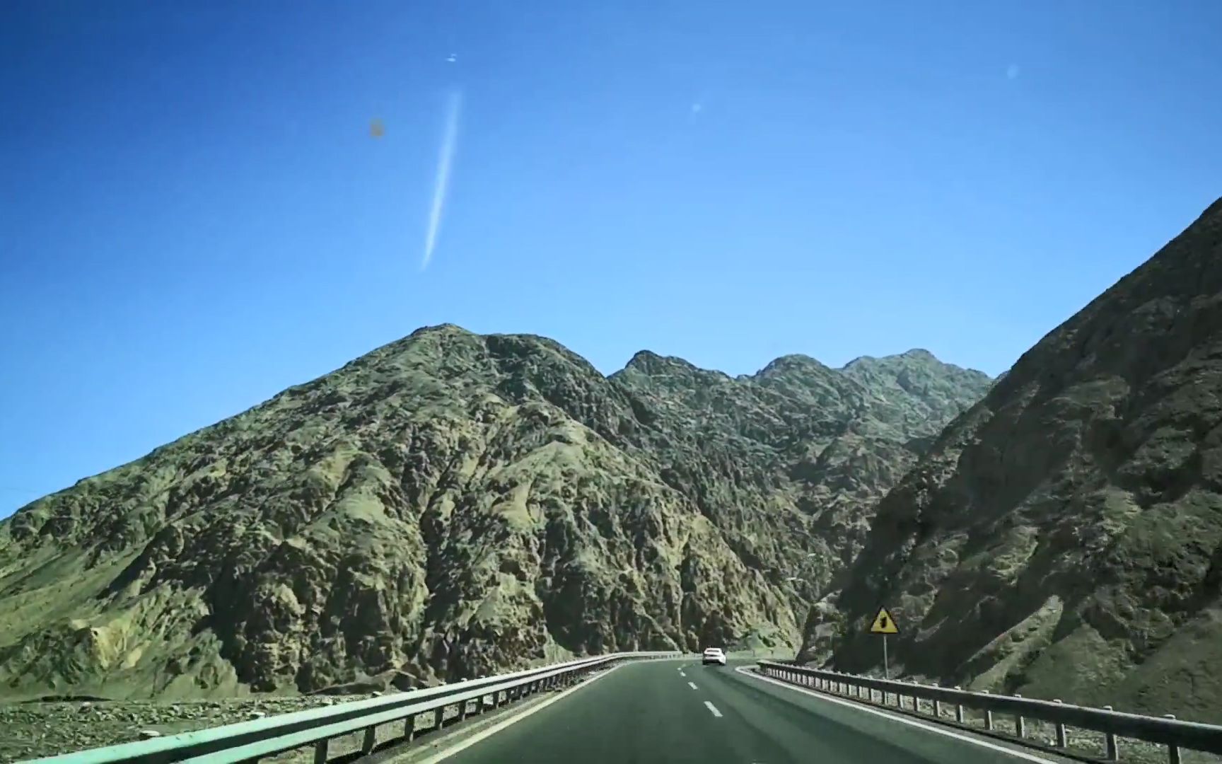 大美新疆吐和高速,穿越天山山脉的西部公路,壮阔雄奇狂野不羁哔哩哔哩bilibili