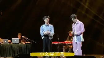 Download Video: 【梁朋杰/黄子弘凡】哭包哥俩台上《知足》+台下合唱+“我告诉导演哦”+“演的不错吧”+75打打闹闹有（少年吟·1975合体）2021.6.26