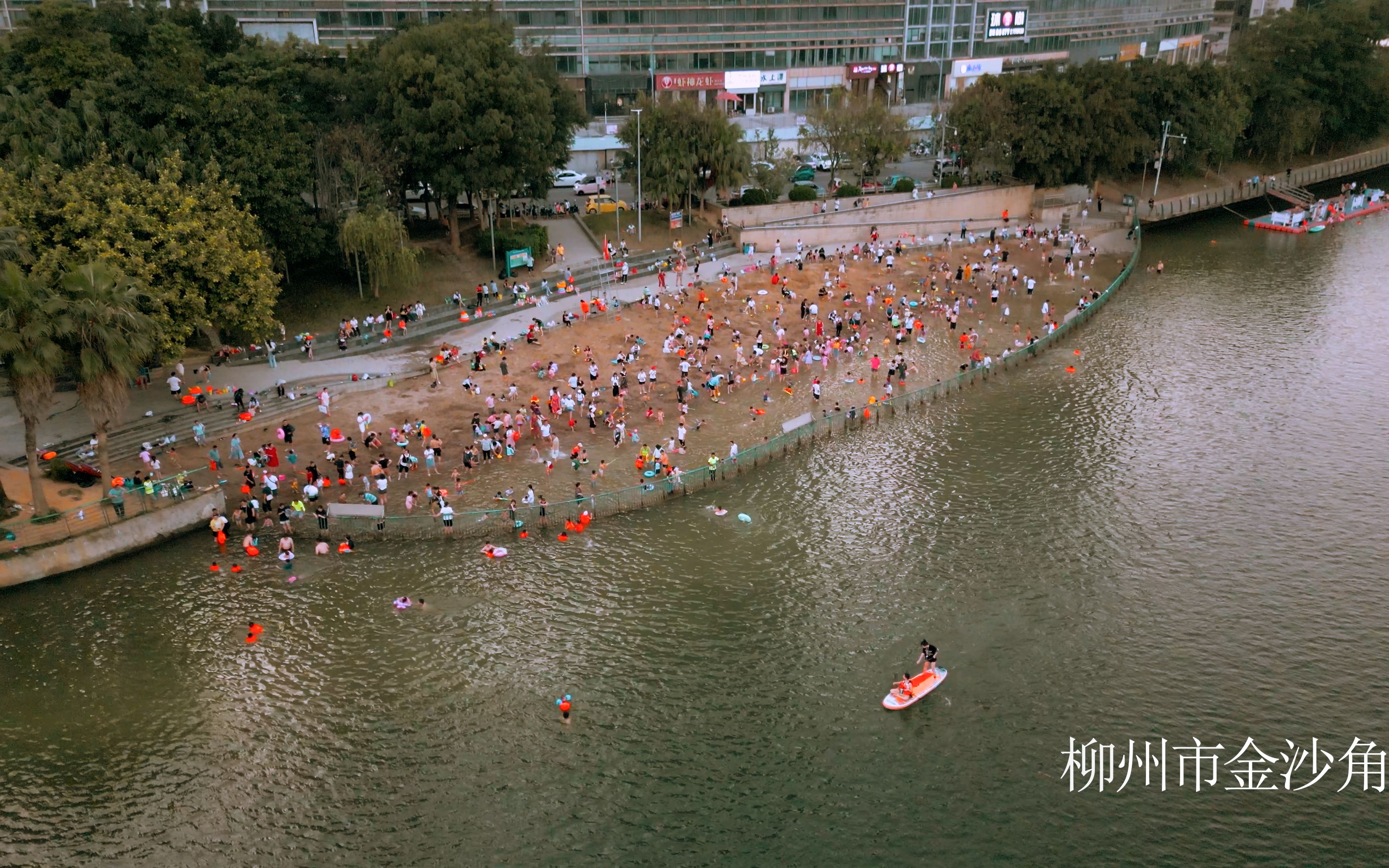 柳州市夏天最热闹的地方,戏水玩沙圣地,观人工瀑布最佳位置.哔哩哔哩bilibili