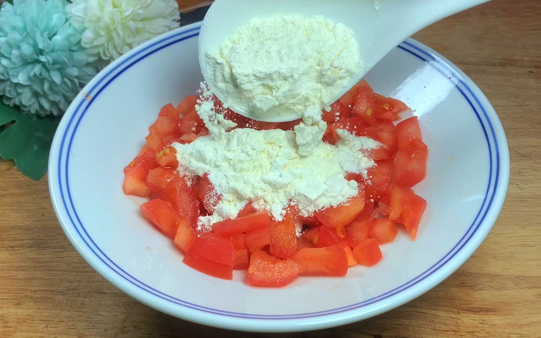 西红柿里面加入一勺面粉，很多人都没见过，营养丰富又美味！_哔哩哔哩_bilibili