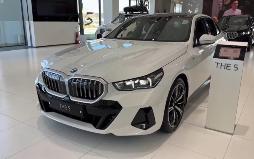 2024款宝马5系 搭2.0t加8at引擎 内饰全面升级