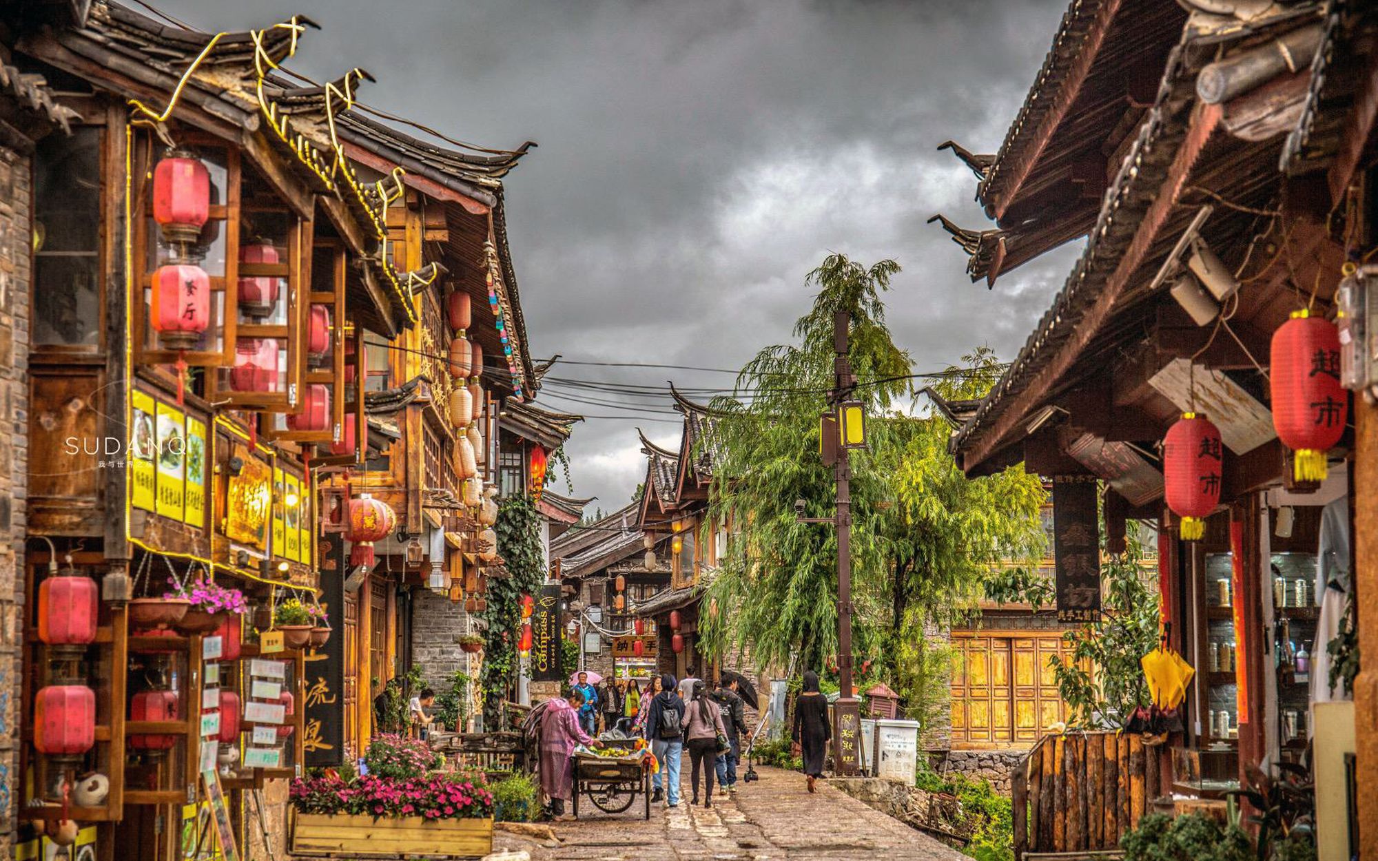 丽江的束河古镇 是古丝绸之路的茶马古道流传至今的驿站