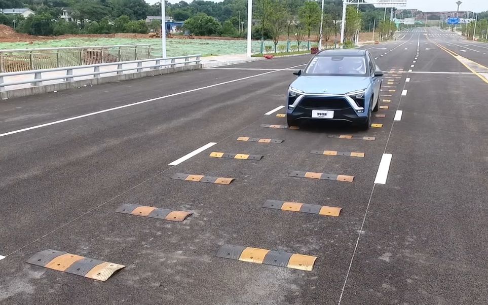 全网首测蔚来es8极限颠簸测试大家对蔚来有信心吗