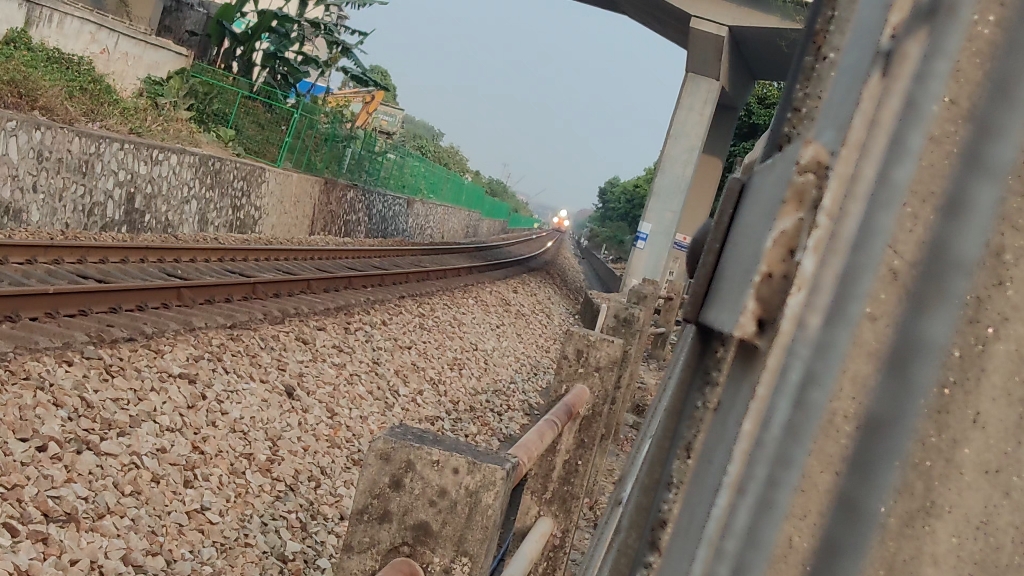 df42613牵引深圳东至昆明k1208次晚点7分前往肇庆站