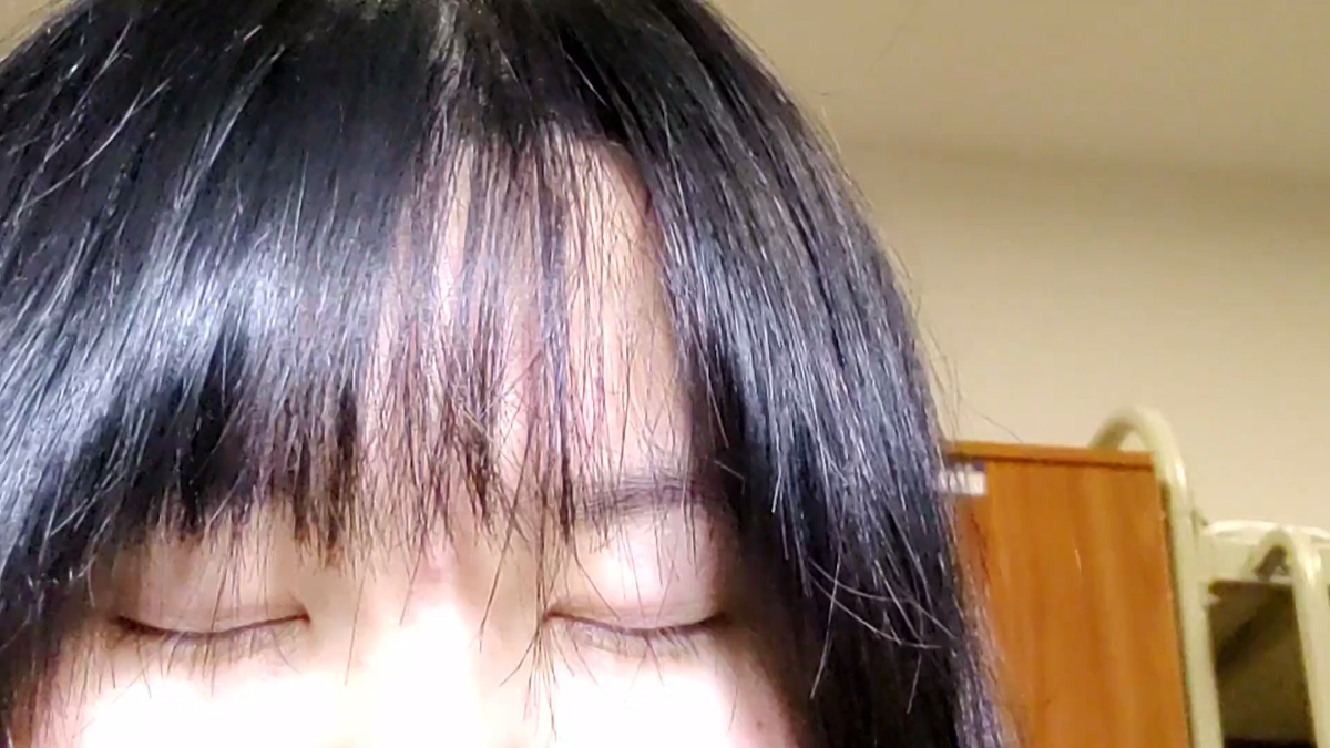 我想说我不是故意斜眼看人的,而且斜的时候那只眼睛是看不见东西的