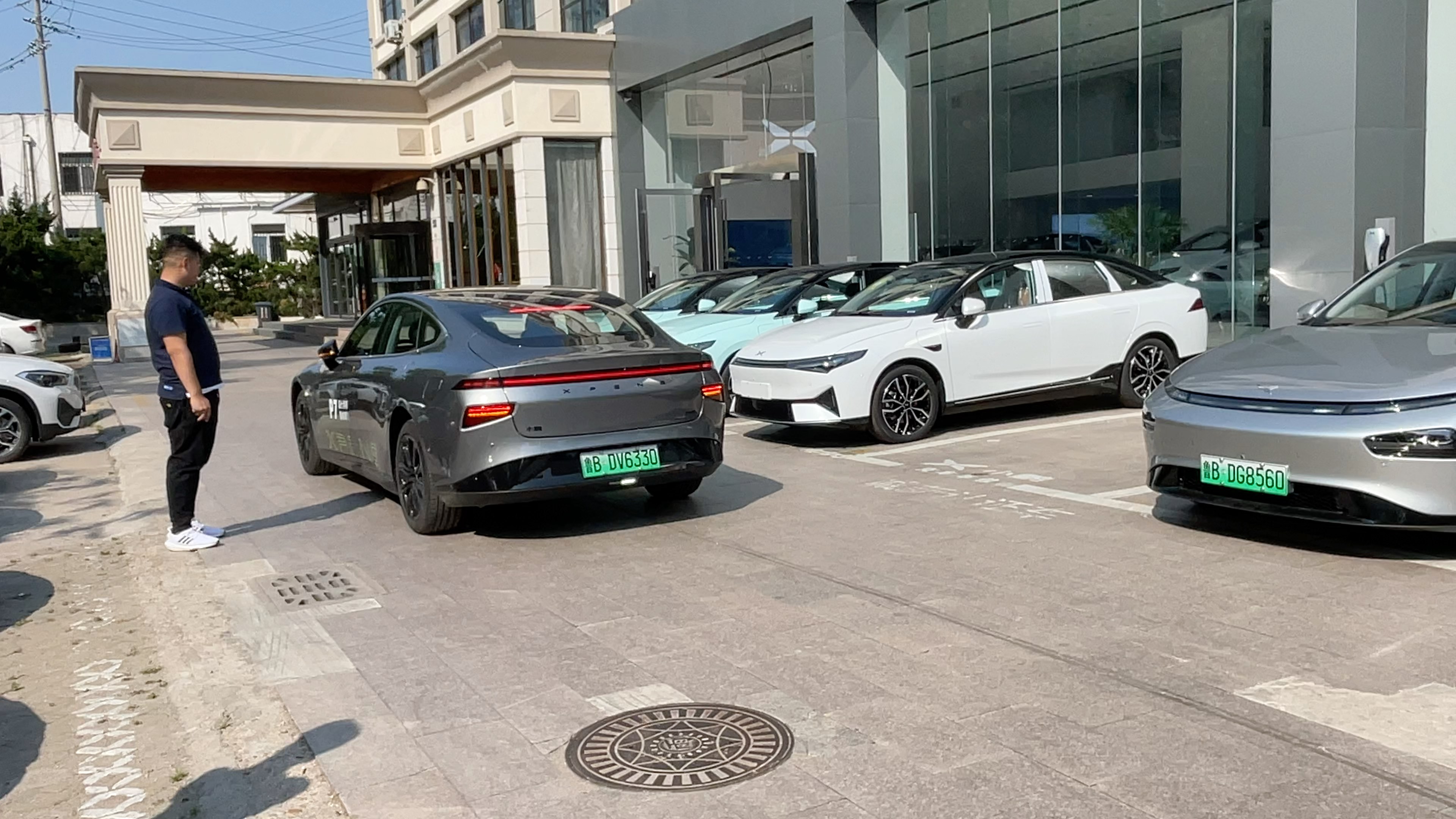 小鹏p7无人自动泊车