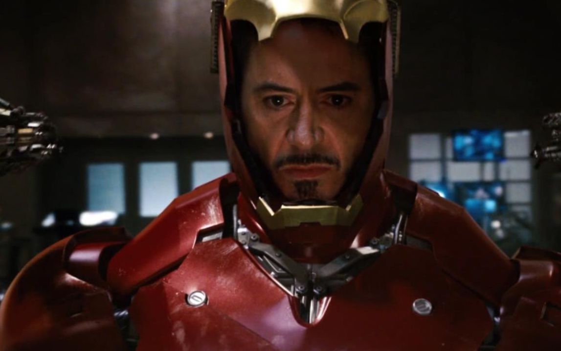 电影钢铁侠1托尼为了逃生研制出钢铁战甲