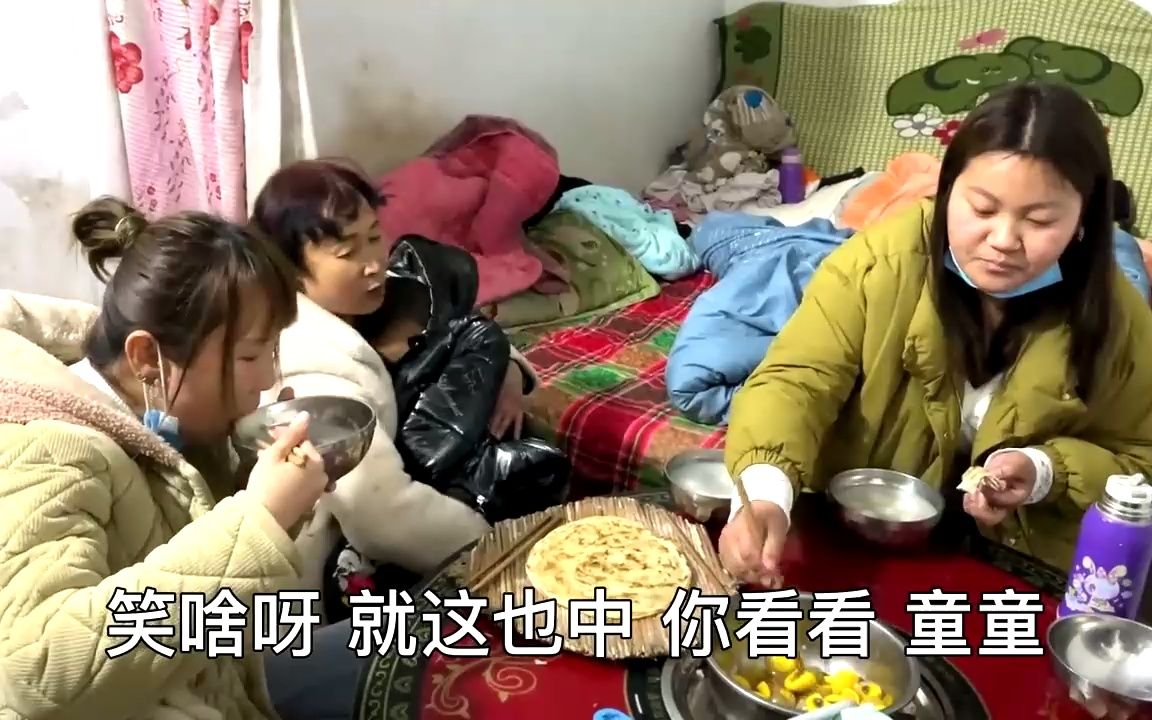 可可晚上吃饭没吃饱,小光去超市花8块钱加餐,只想让可可开心