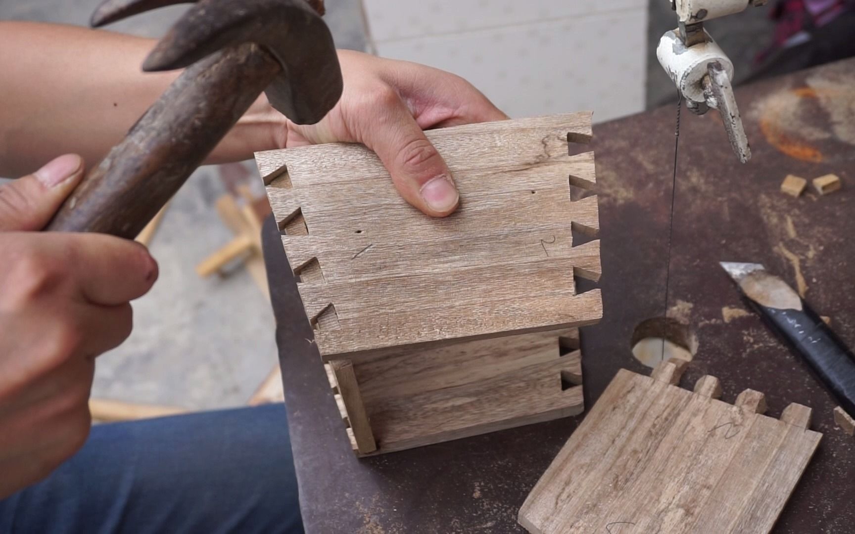 【木工手作】燕尾隼制作一个木升子不用一颗钉子不用胶水_哔哩哔哩