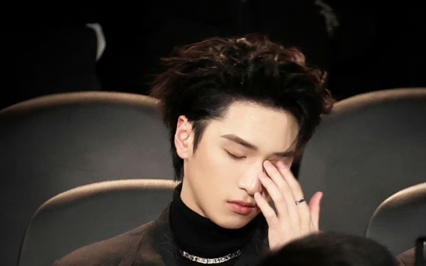 【严浩翔】白西装造型-我是小刘同学啊啊-我是小刘同学啊啊-哔哩哔哩