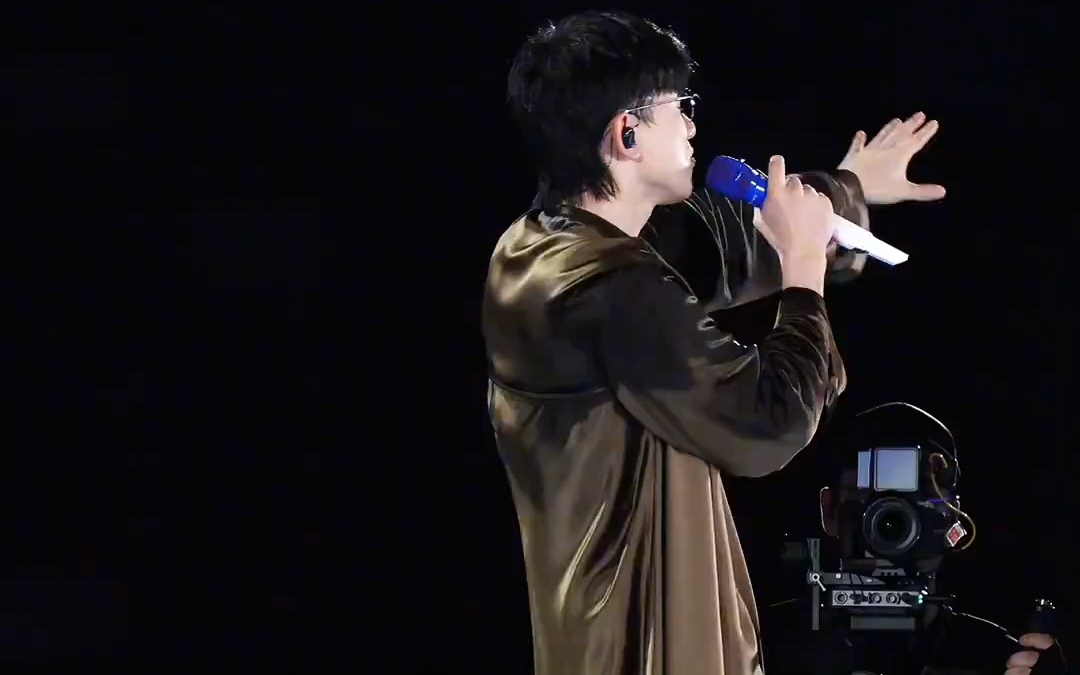 最重要的话 你要看着她 勇敢告诉她 #张杰 #秋天的童话 #张杰演唱会