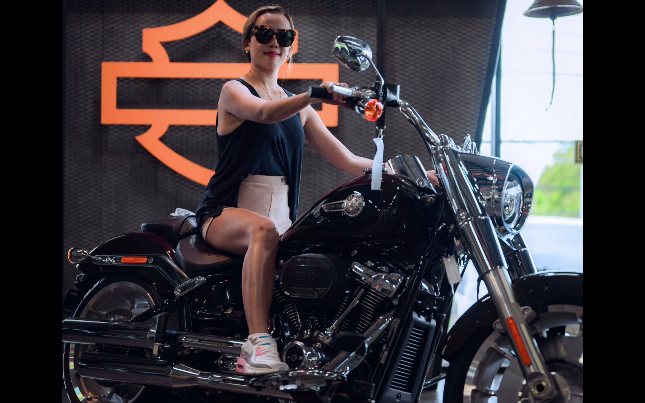 骑着哈雷的泰国小姐姐谁不喜欢