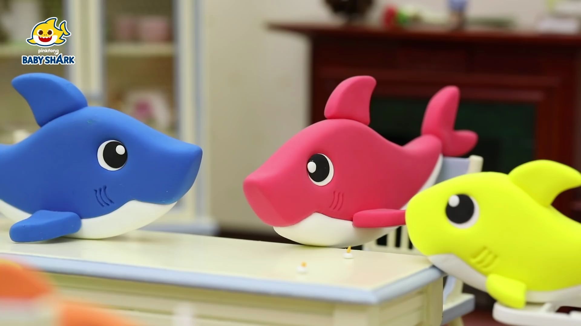 [图]The Shark Family's Dinner Party - Baby Shark Toy - Baby Shark Songs - Baby Shark