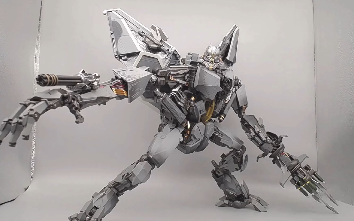 它回归了mpm原始的样子变形金刚电影t10红蜘蛛