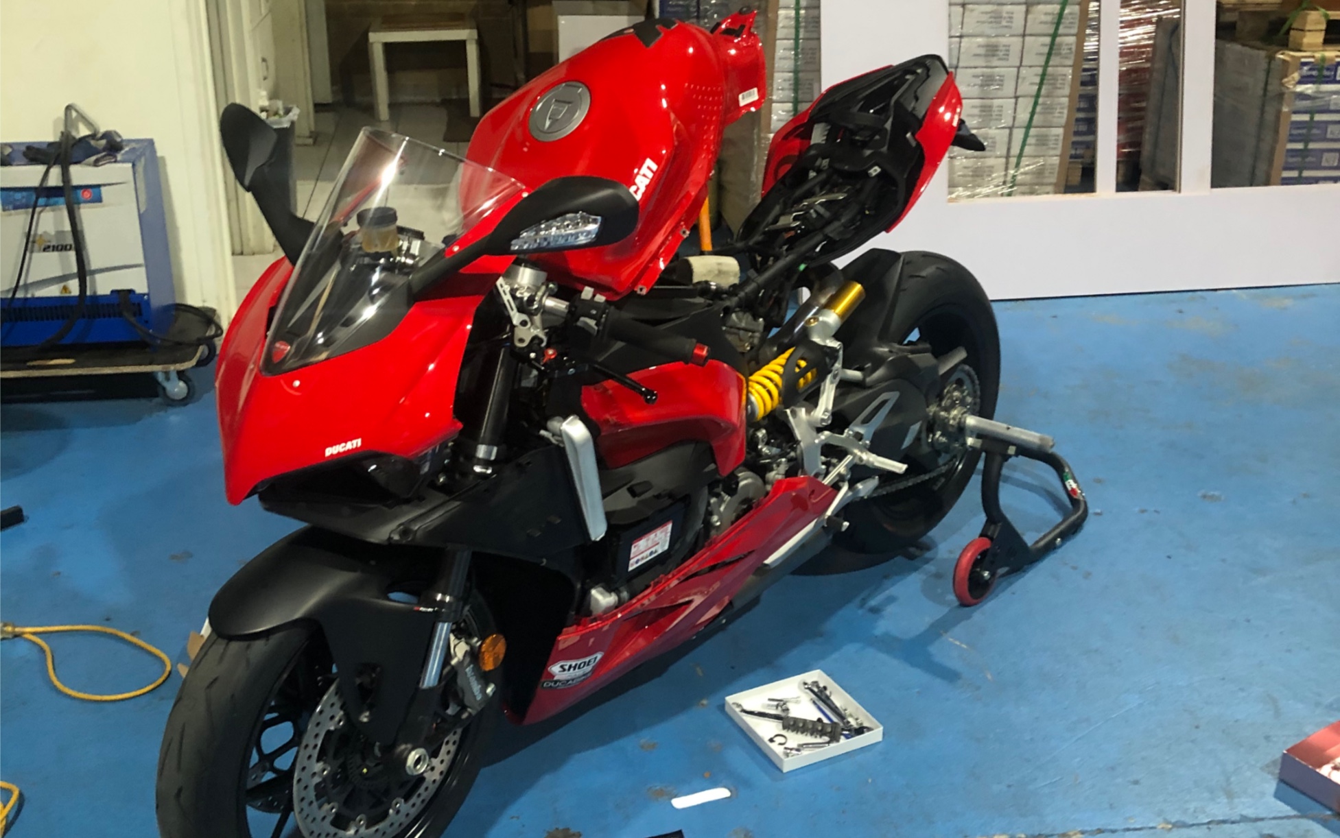 杜卡迪panigale v2 透明离合盖组件和一些碳件以及隔热管理哔哩哔哩bilibili