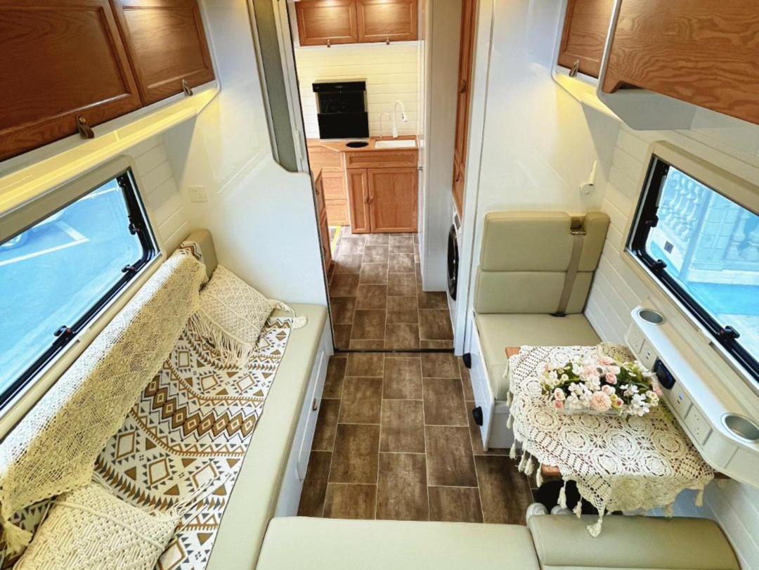 豪沃统帅后置厨卫房车,大水大电大空间!