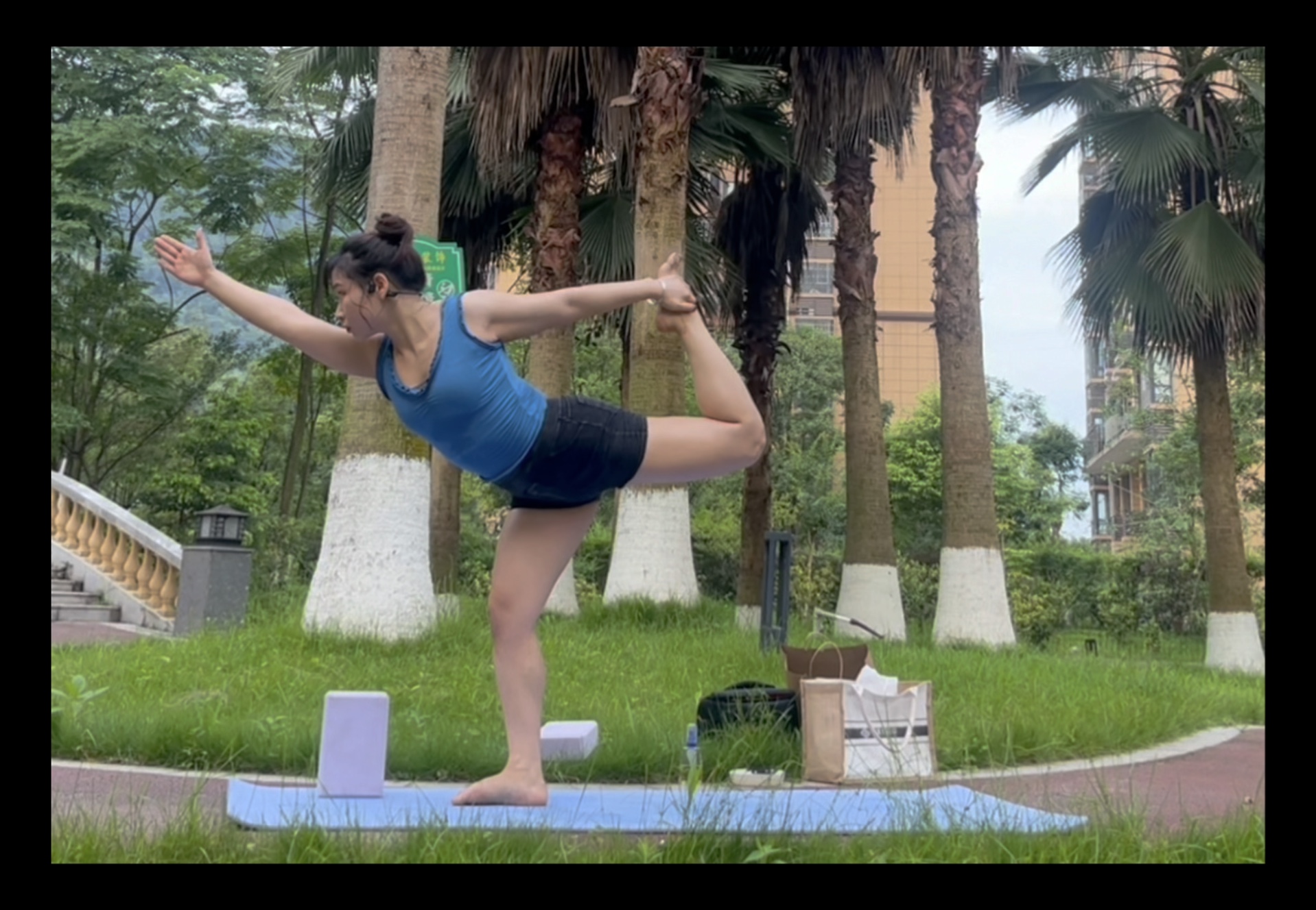 出去度假两天,发一下上周练习的瑜伽平衡训练