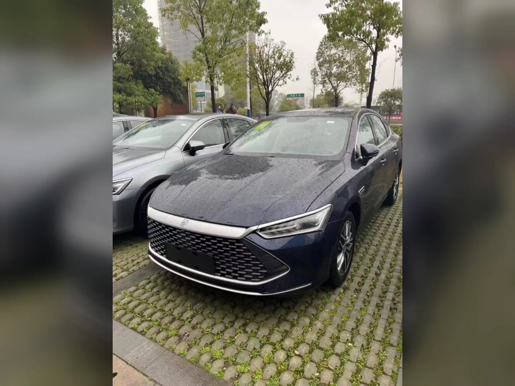 比亚迪秦plus2023冠军版,长沙首台墨玉蓝现车到店,欢迎各位来店品鉴