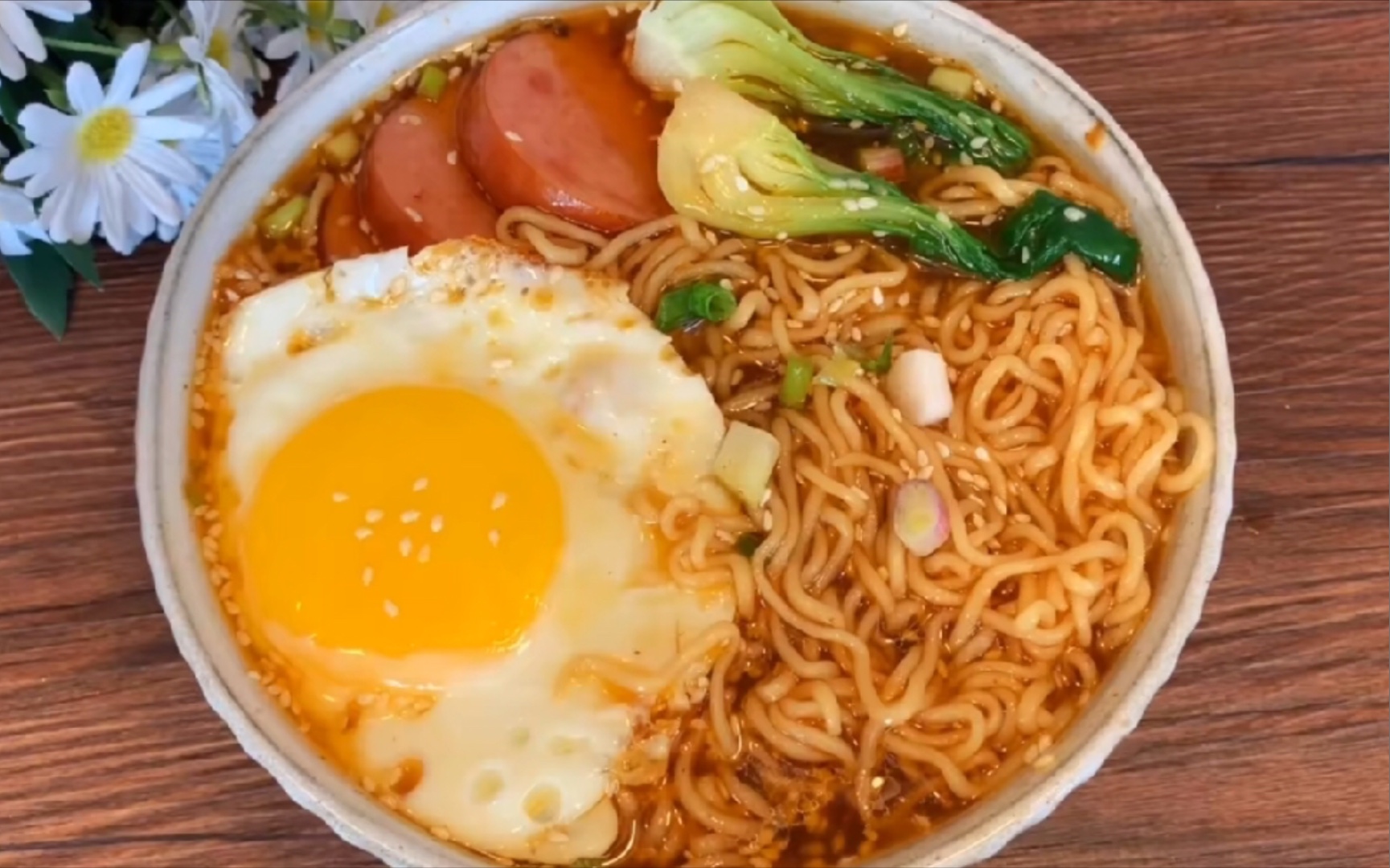 疫情在家嘴馋?小伙自制家庭豪华版泡面过足瘾