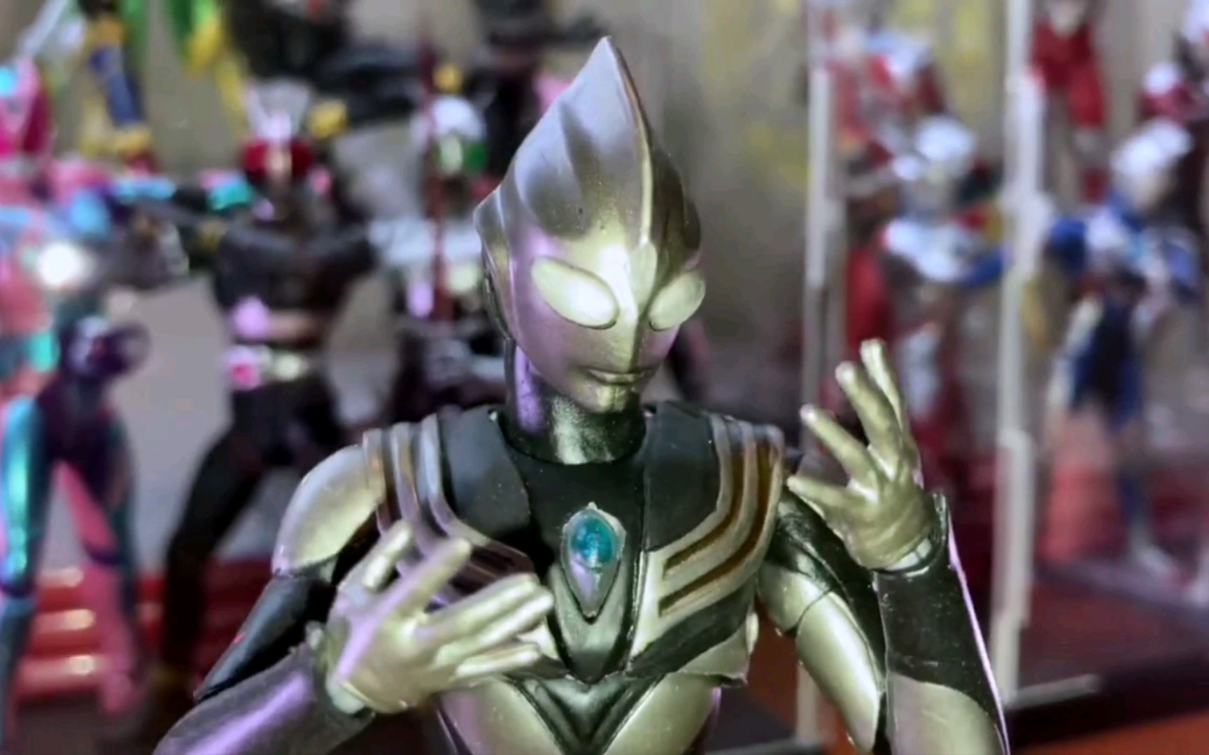 figuarts真骨雕製法繫列之超人力霸王迪卡闇黑