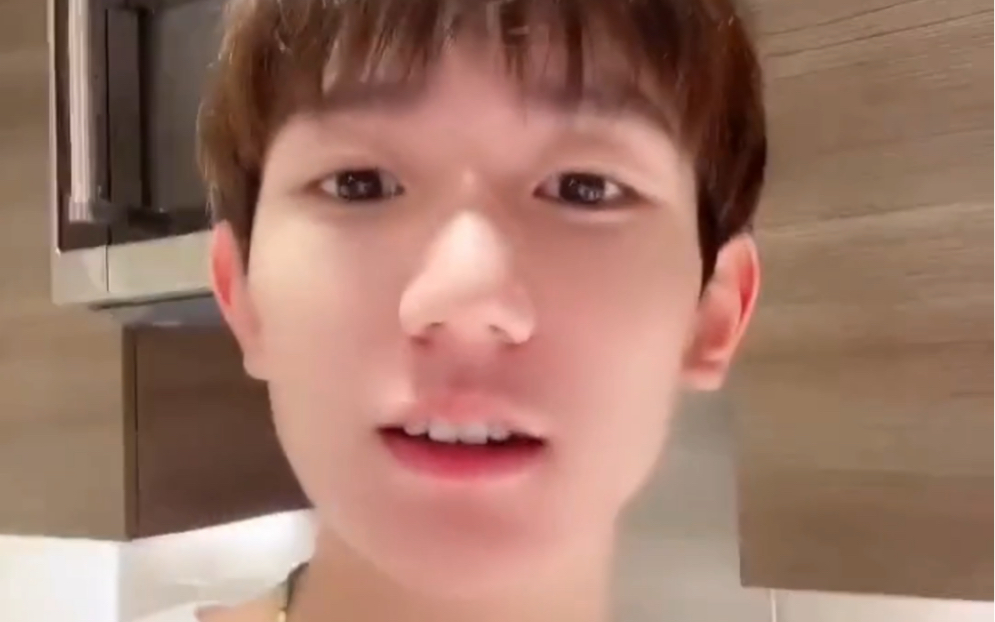 王源做牛排,关于牛排酱料的英语.