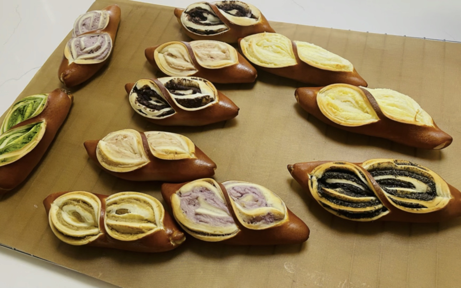 碱水面包能调节人体酸碱平衡,低油低糖,采用法式t55面粉,山茶花高筋粉