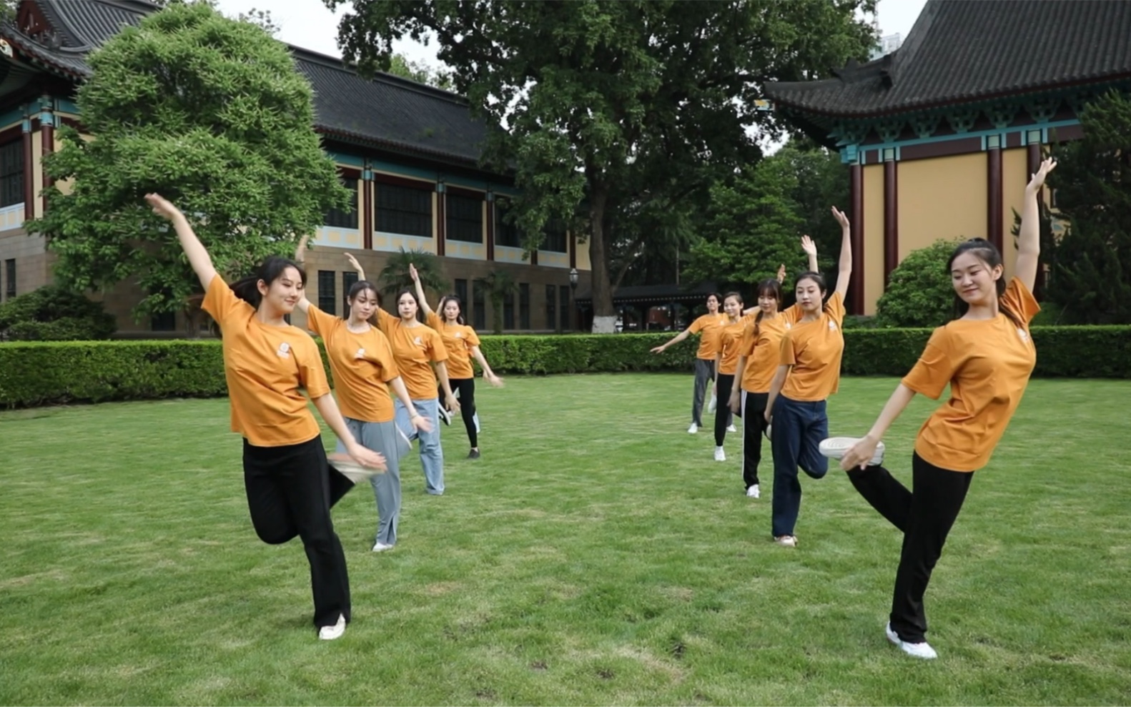 [图]新鲜出炉！毽子操南师大舞蹈生版，今天你动起来了吗？