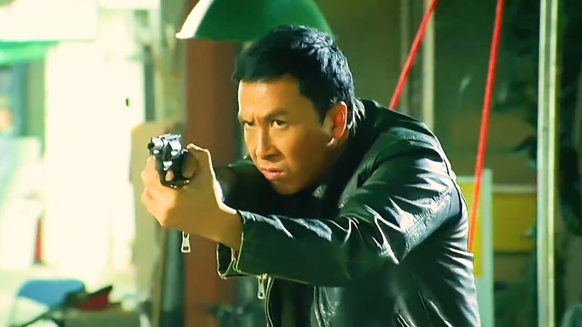 《导火线》动作片必看,甄子丹大战邹兆龙三兄弟,这才是拳拳到肉太过瘾