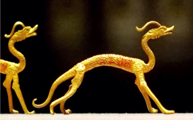 大唐遗宝何家村窖藏文物赤金走龙身材纤细阔嘴伸颈头顶双角折曲于脑后