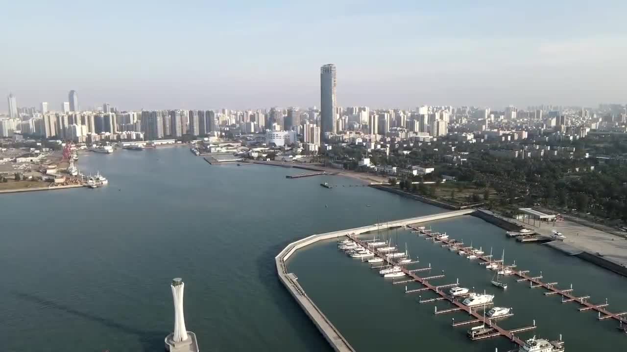 实拍海口第一高楼,耗资10亿建了多年仍未完工,难道是烂尾了?