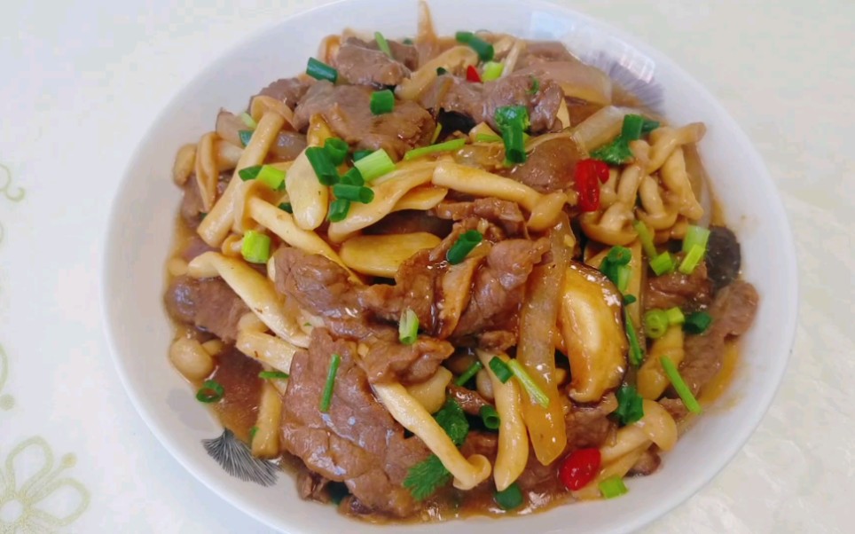 夏日美食最家常做法白玉菇炒牛肉做法简单又好吃鲜香嫩滑营养美味深受