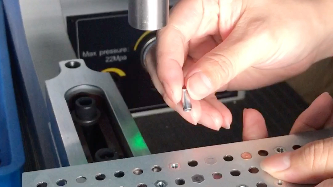 钣金压铆螺母使用,六角通孔压铆螺母