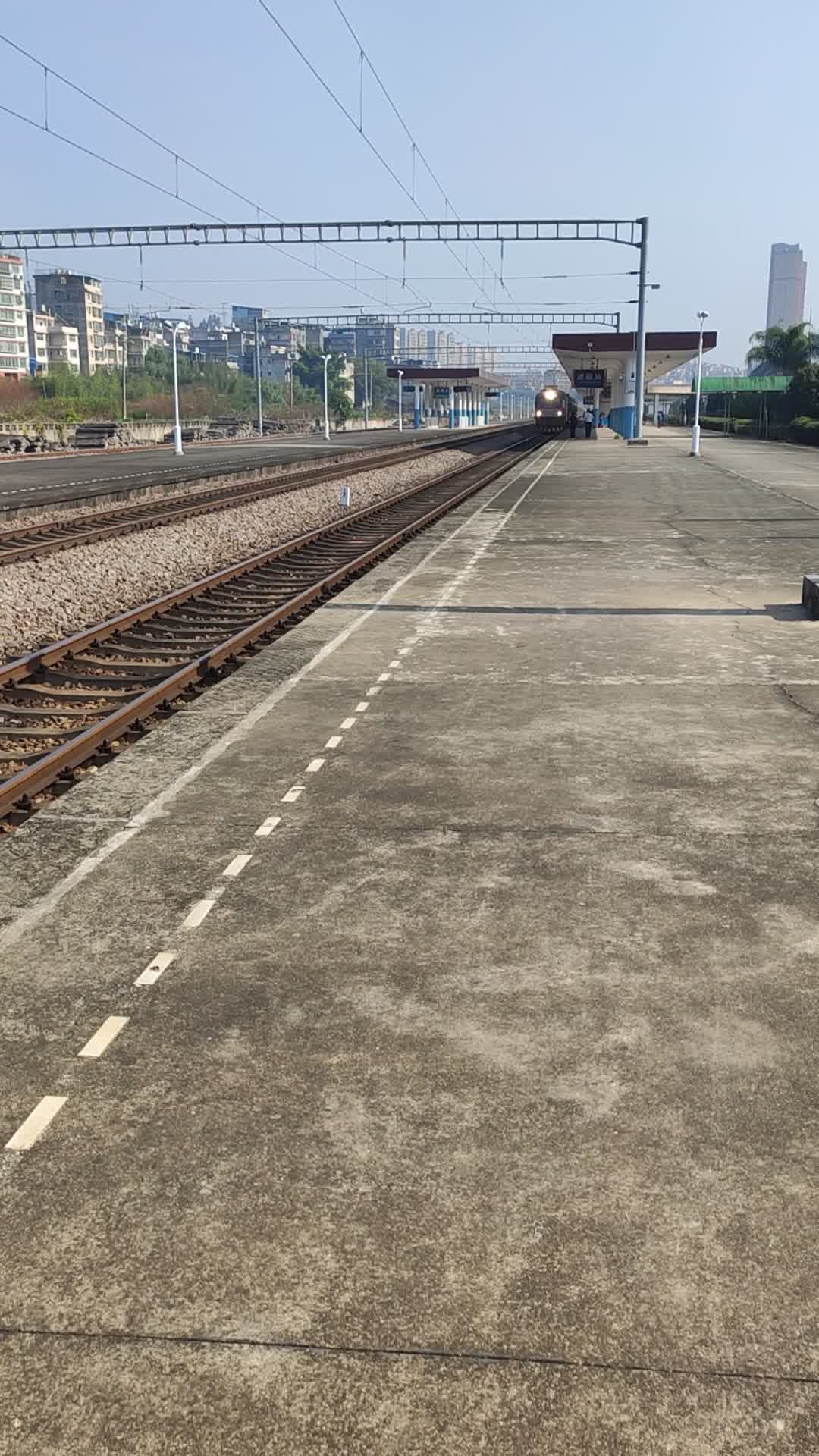 峰福线实拍k29次洛阳福州列车进建瓯站清脆的轮轨声令人着迷