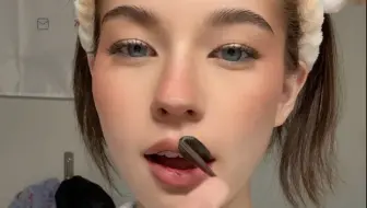 喜欢这种棕色调的小鹿妆哎