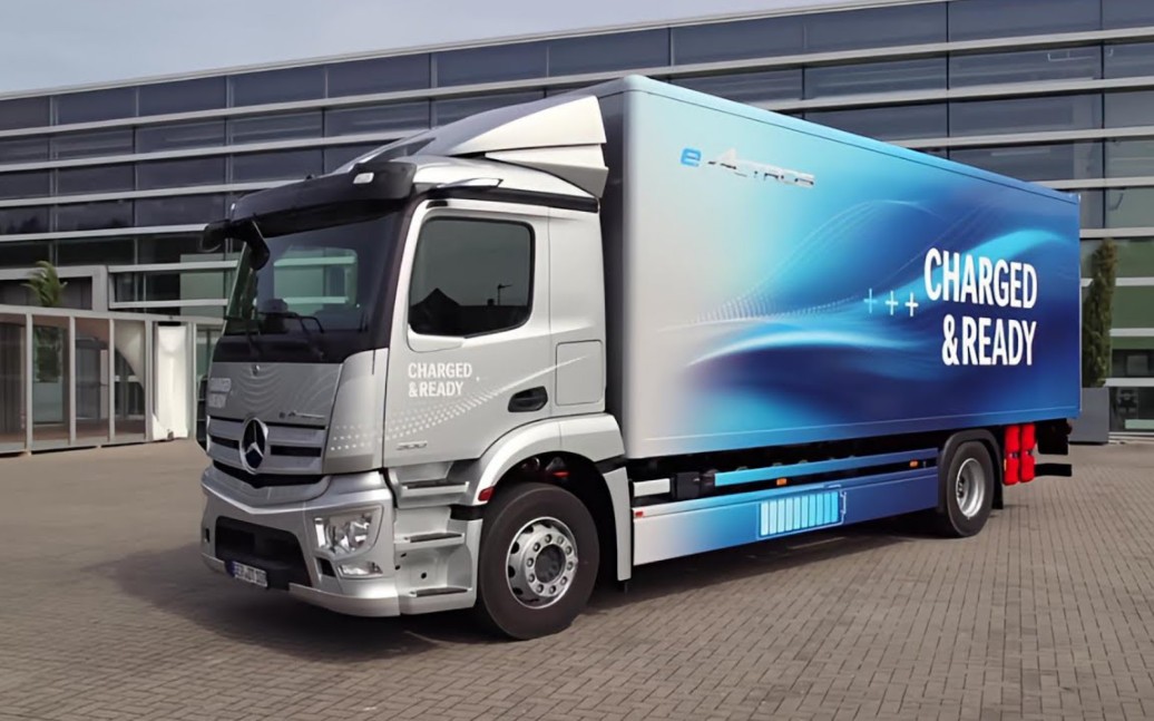 新的2023年奔驰eactros电动卡车