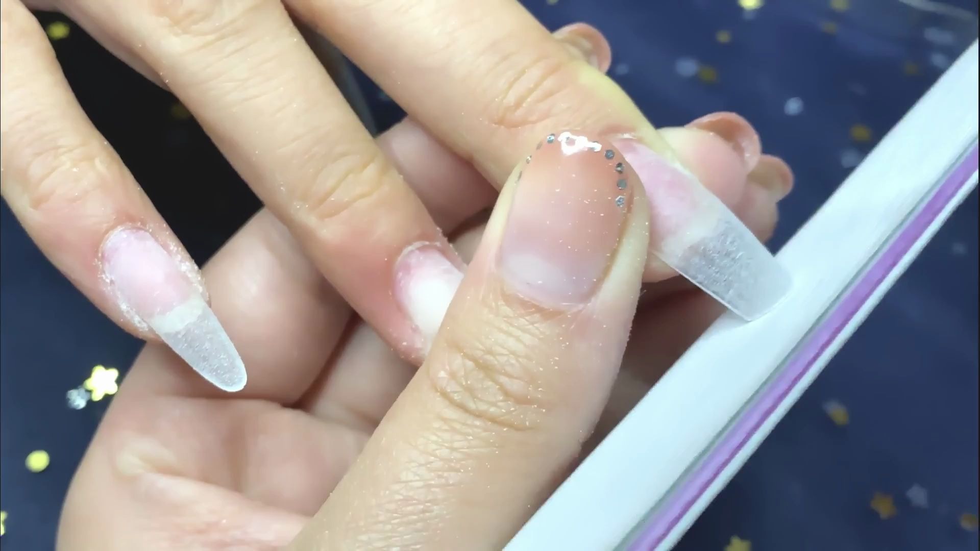 活动  想要美甲好看,一定要学会修"甲型",圆形可爱,方形凸显气质!