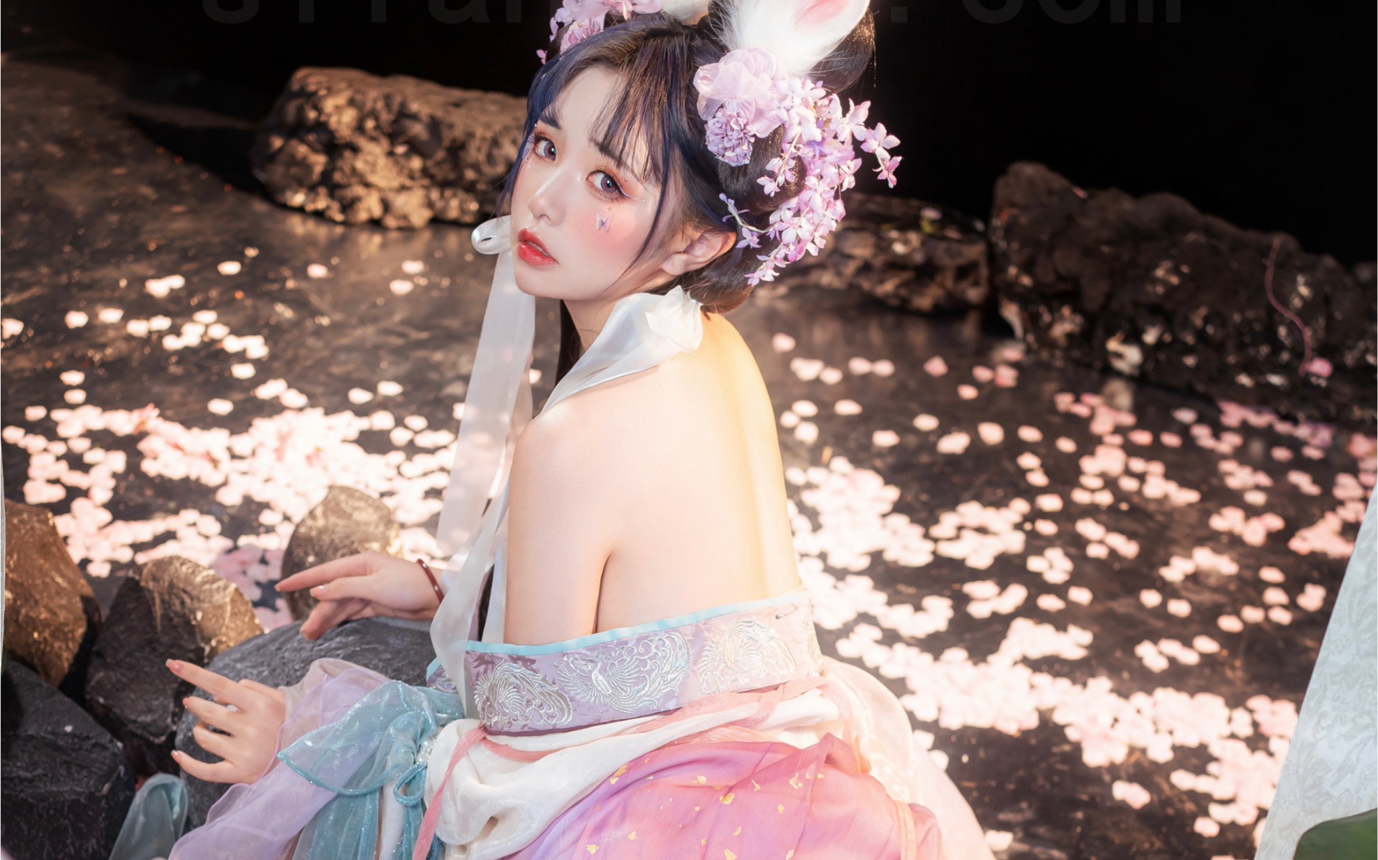 [4k]「荷花池」可爱兔耳汉服少女 国风也可以这么好看!