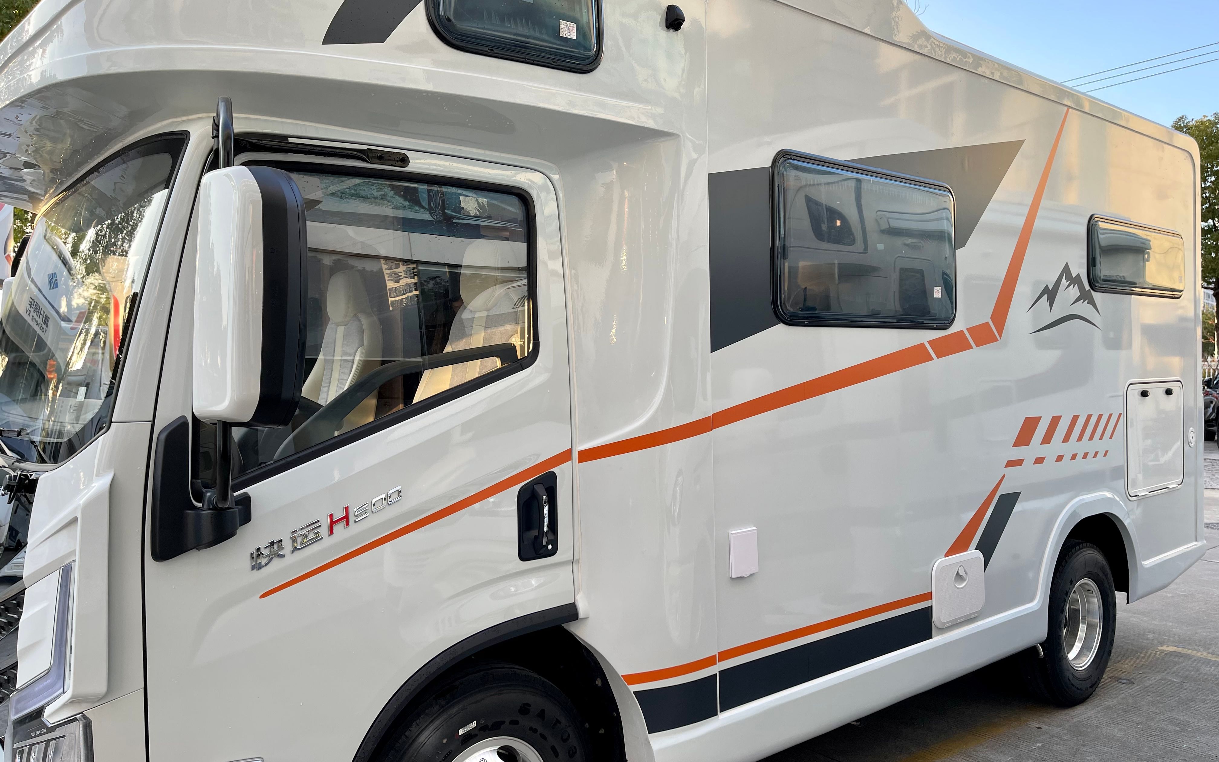 空间大,配置高,价格便宜?非上汽跃进h500网红六号房车莫属