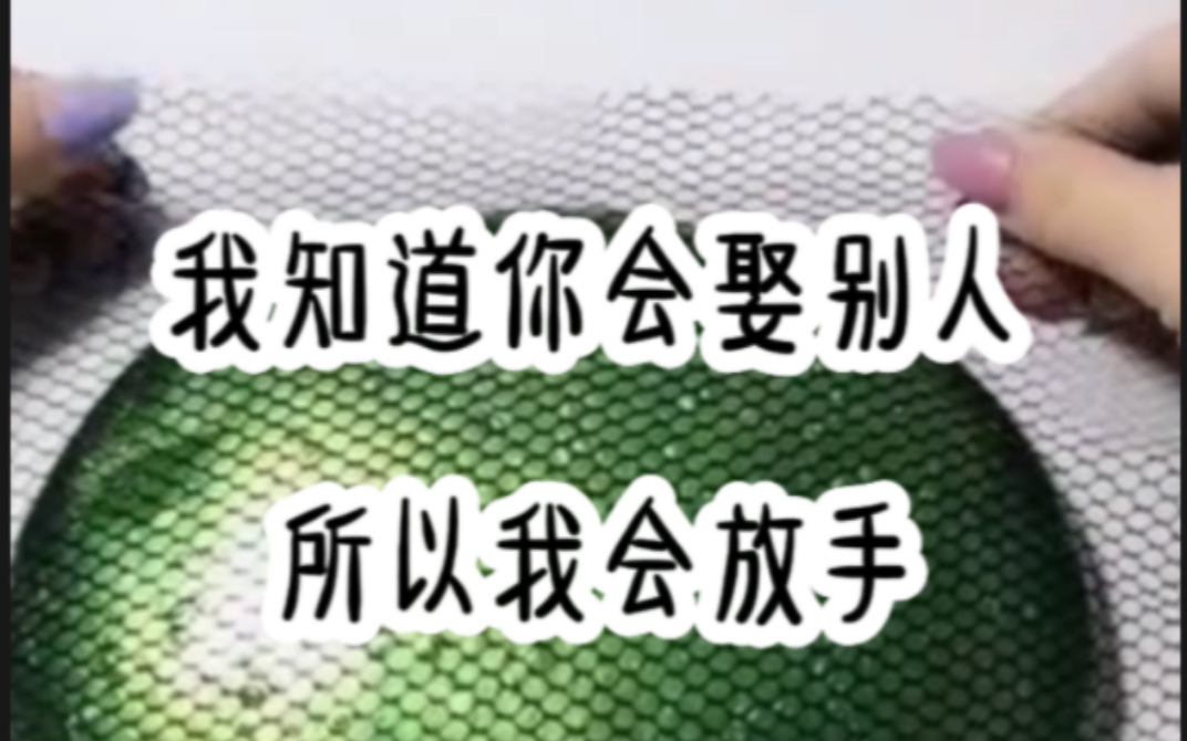 A市的街上,车水马龙. 我在一家名叫“遇见”的咖啡厅已经坐了两个小时,靠墙角的位置,正对着操作台的方向,一位穿着天蓝色围裙的年轻女孩《抵过白...