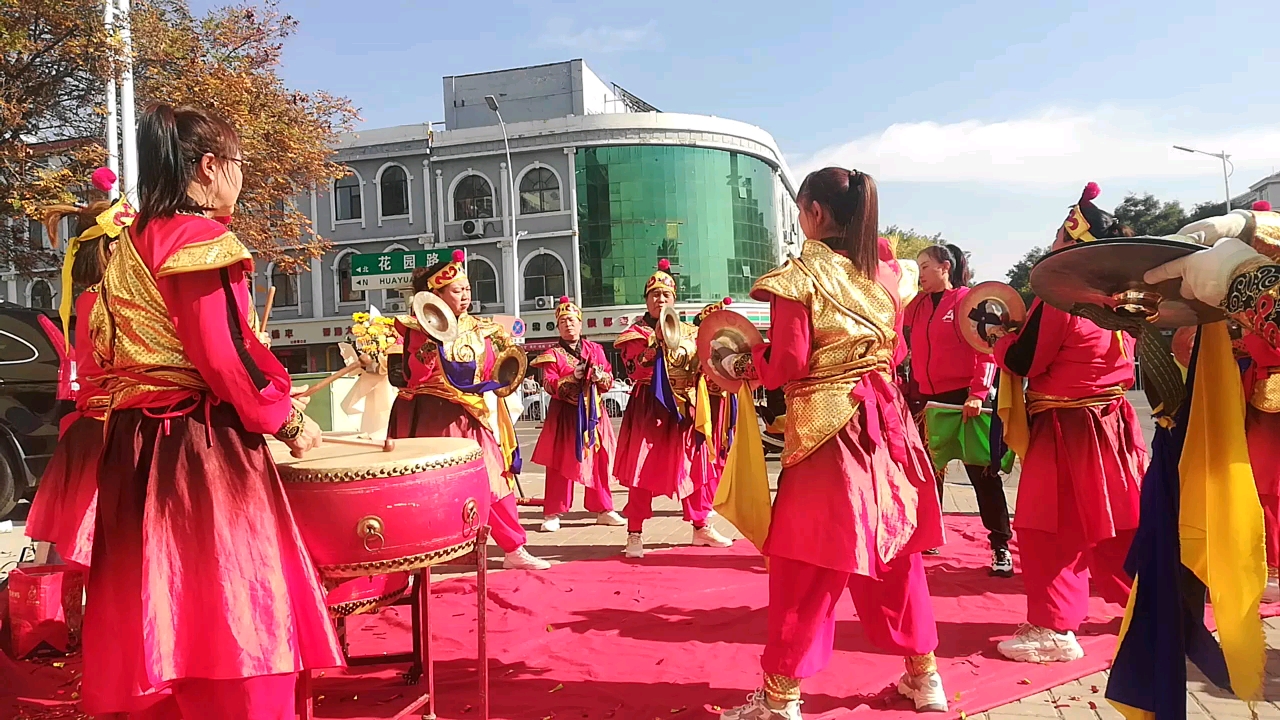 十字街头女神们的欢声鼓舞